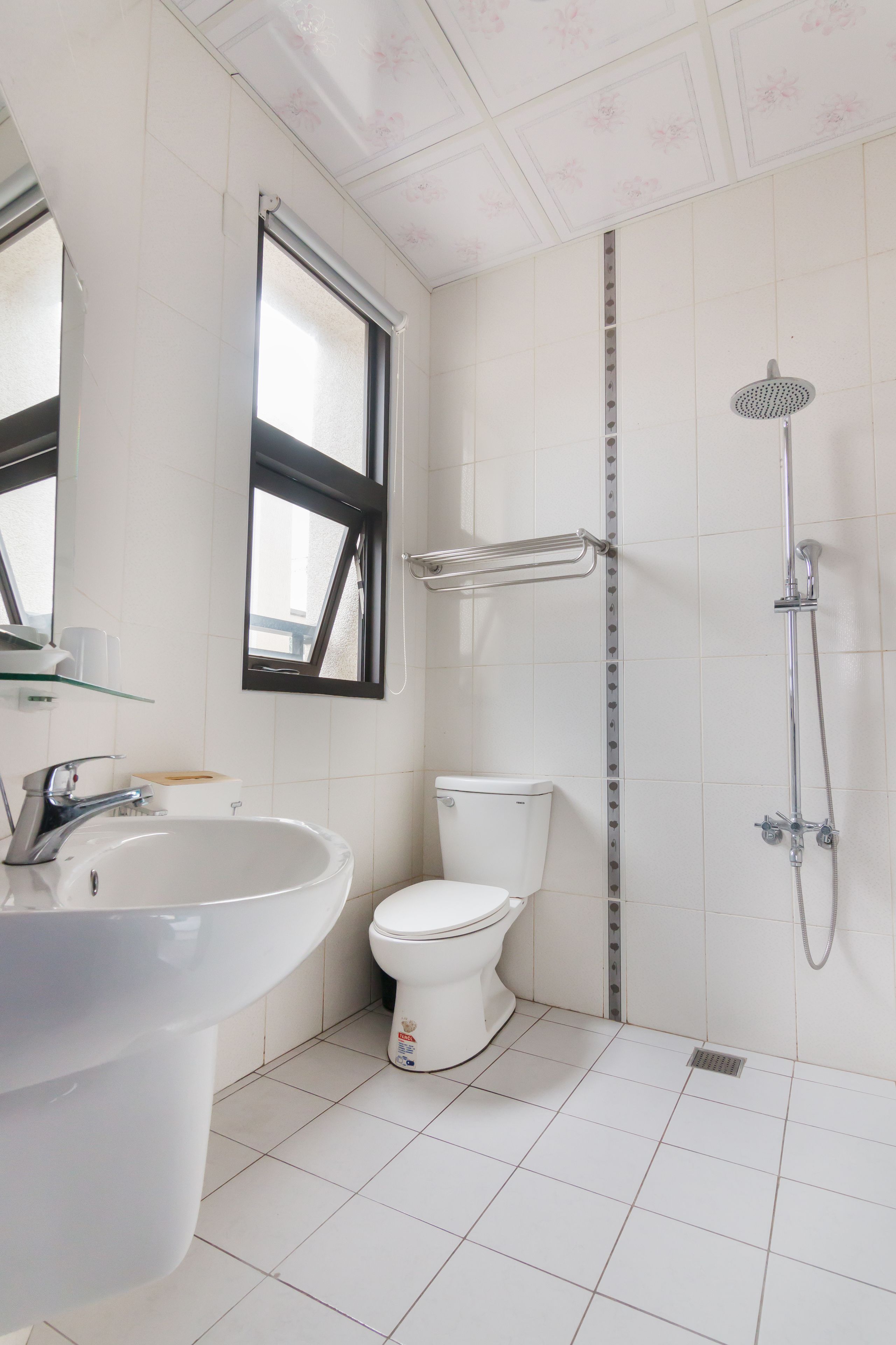 shower, free toiletries, hair dryer, slippers