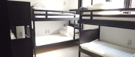 Basic House, Women only (6 persons)