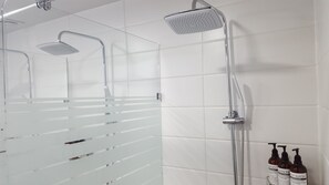 Ducha del cuarto de baño