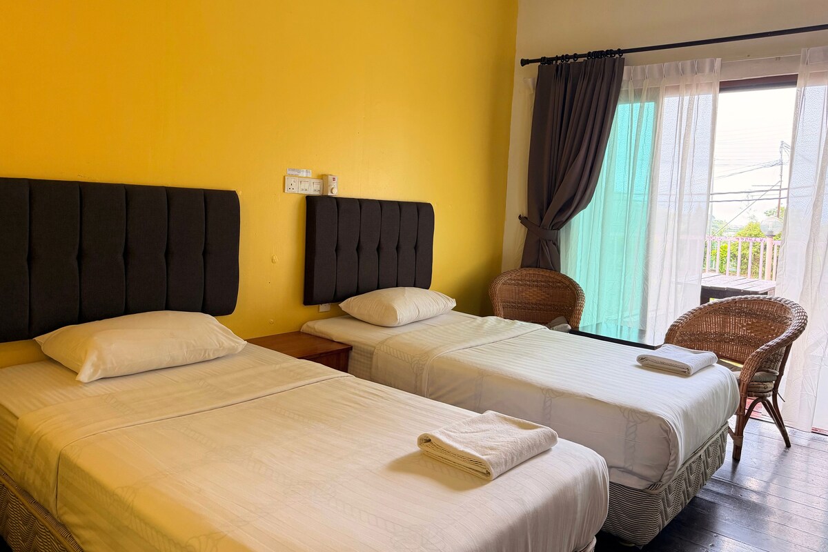 In-room safe, desk, soundproofing, iron/ironing board (on request)