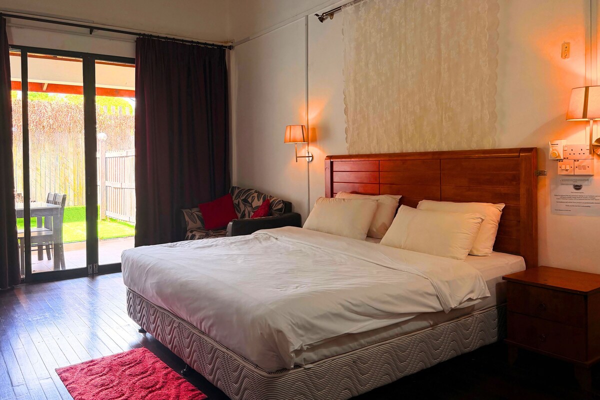 In-room safe, desk, soundproofing, iron/ironing board (on request)