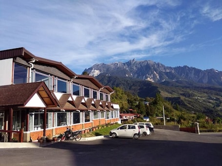Street view. Nabalu Kundasang Lodge