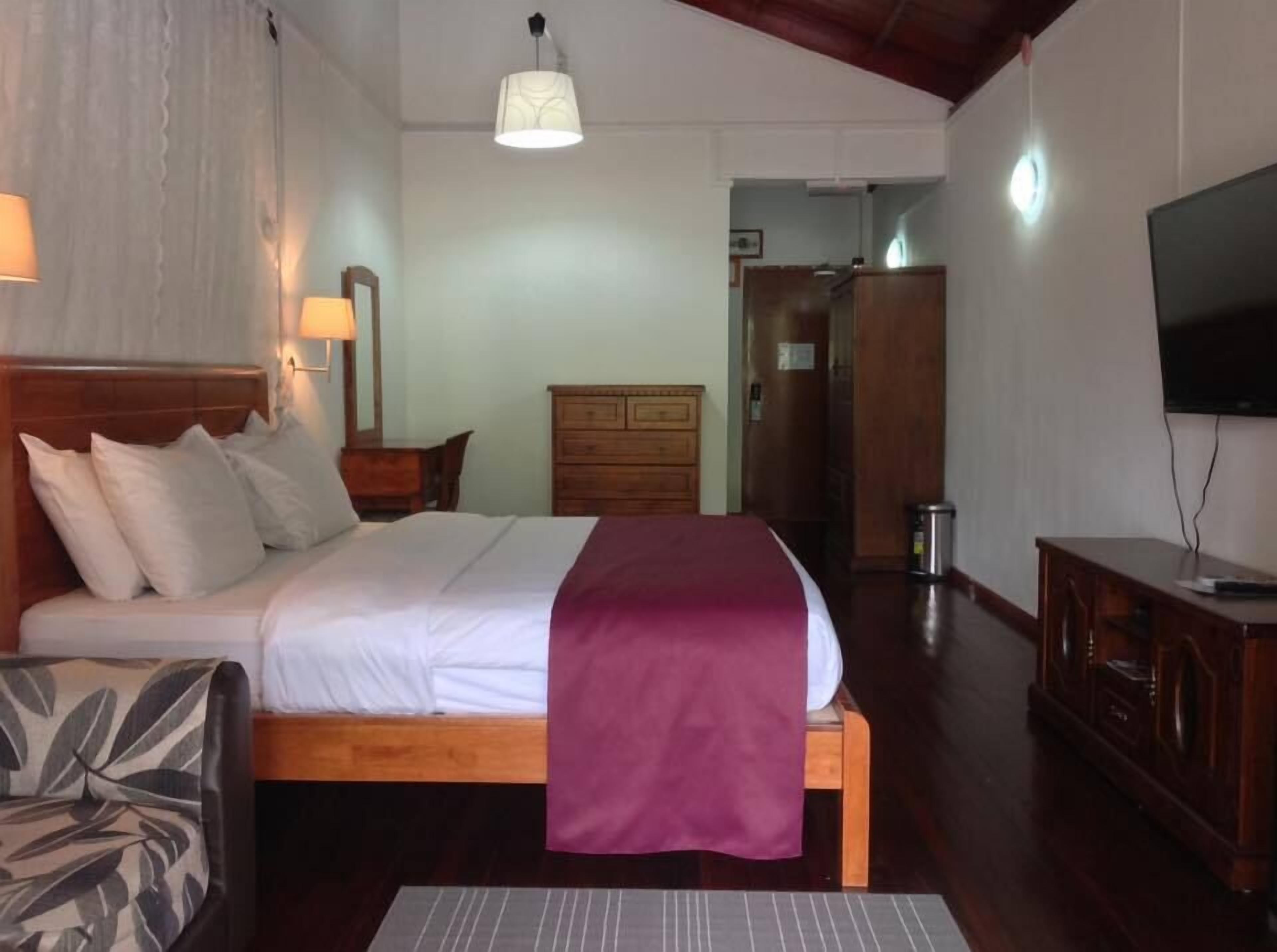 In-room safe, desk, soundproofing, iron/ironing board