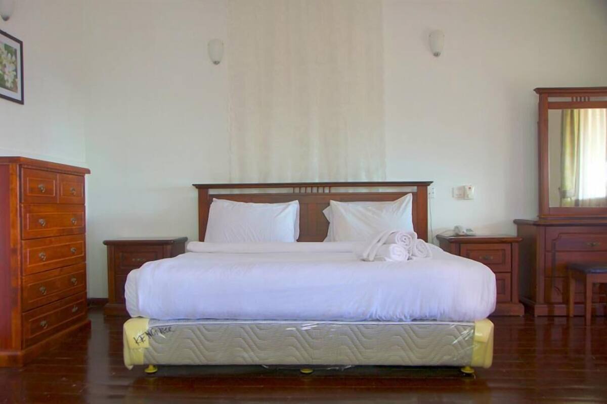 In-room safe, desk, soundproofing, iron/ironing board (on request)