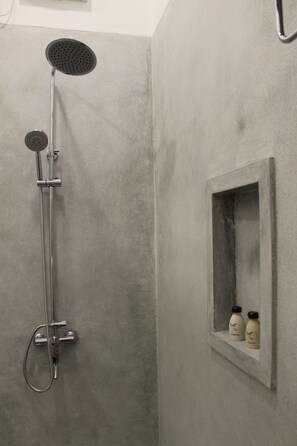 Regadera en el baño