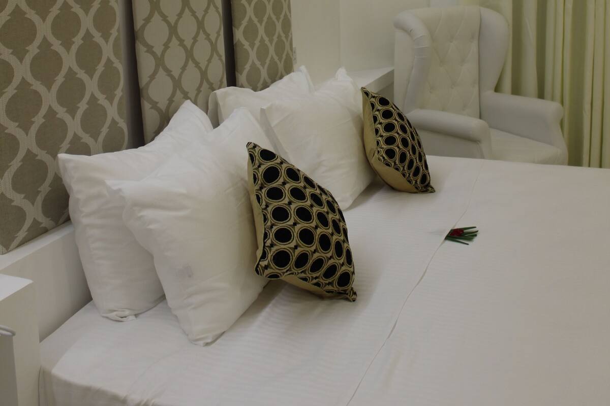 Deluxe Double Room, 1 King Bed, Private Bathroom, Garden Area | Minibar, in-room safe, desk, soundproofing