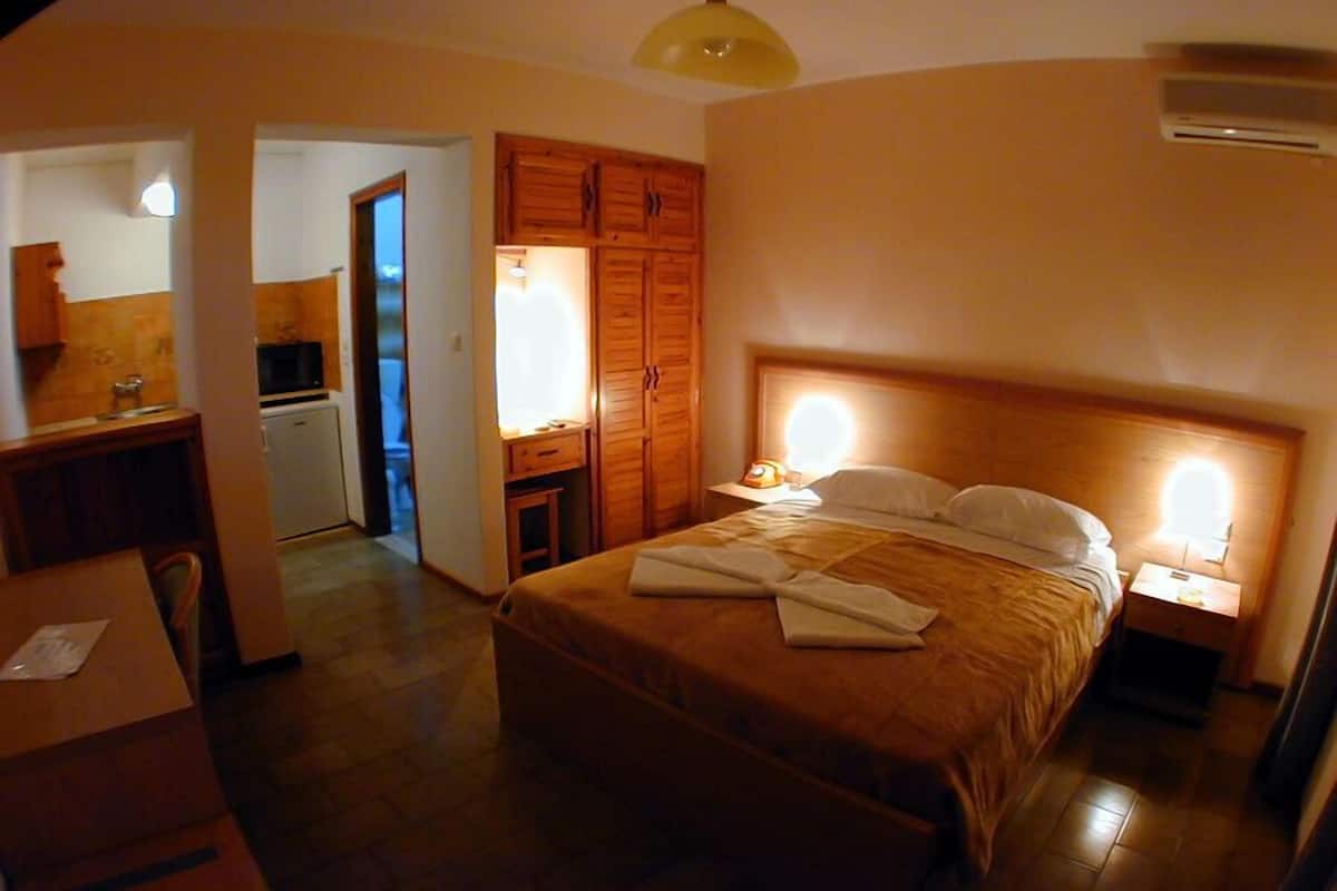 Studio, Sea View | In-room safe, iron/ironing board, free cots/infant beds, free WiFi