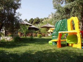Zona de juegos infantil al aire libre