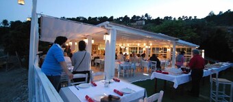 Vassilias Beach Hotel