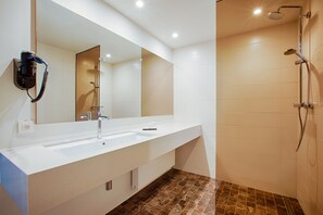 Comfort kamer, 1 twee- of 2 eenpersoonsbedden | Badkamer | Gratis toiletartikelen, een haardroger, handdoeken