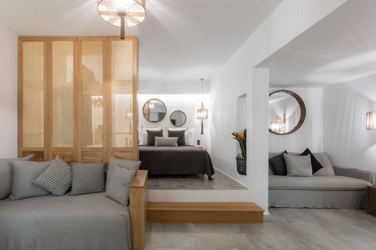 Deluxe Room, 1 Bedroom, Garden View (shared terrace) | Egyptian cotton sheets, premium bedding, pillowtop beds, in-room safe