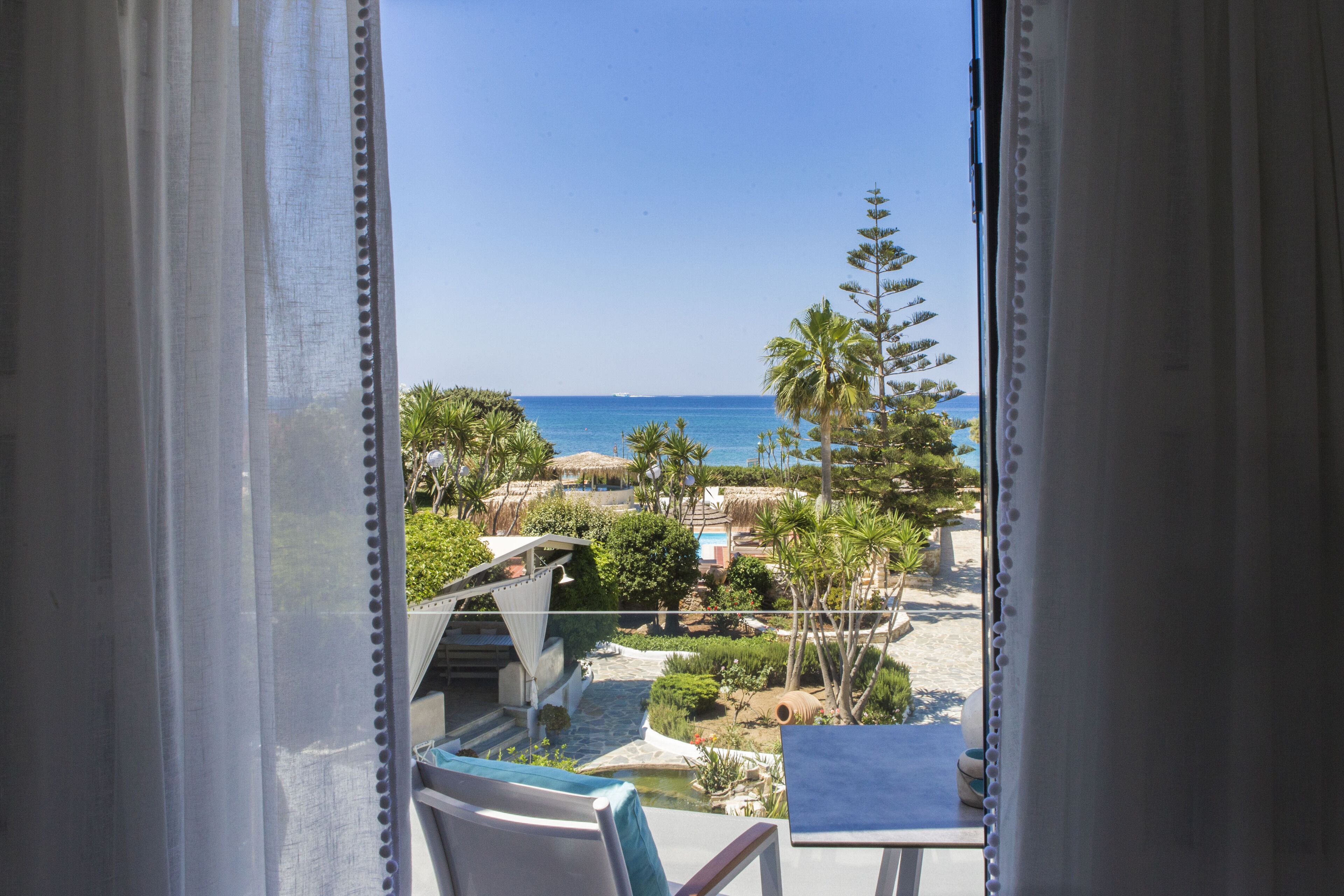 Suite junior, 1 cama Queen size, vista al mar | Balcón