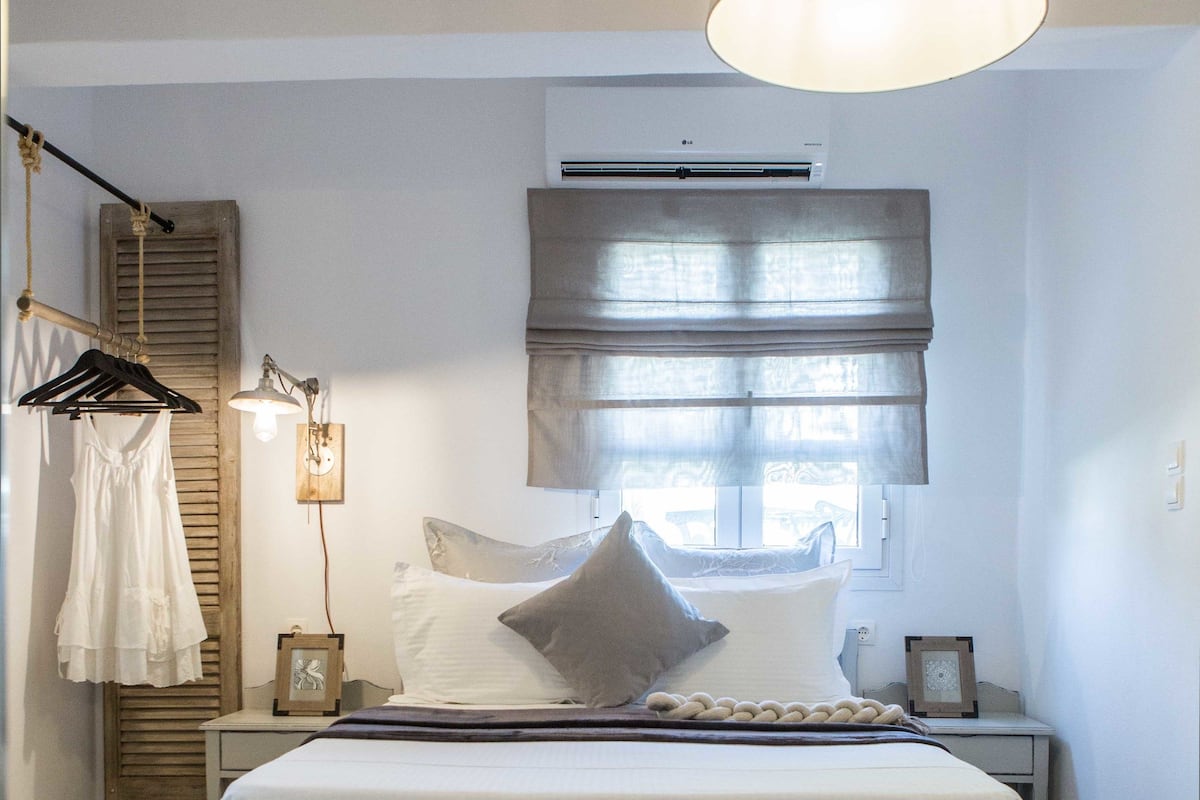 Luxury Apartment, 1 Bedroom, 2 Bathrooms, Garden View | Egyptian cotton sheets, premium bedding, pillowtop beds, in-room safe