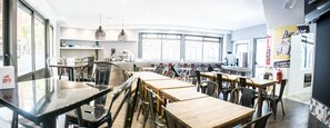 Desk, blackout drapes, soundproofing, iron/ironing board - Hostel Trastevere (Rome)
