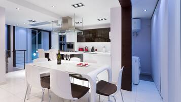 Deluxe Penthouse, 2 Bedrooms, Terrace (Red Apple) | In-room dining