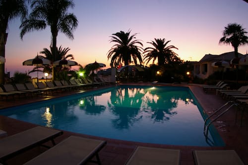 Piscine extérieure (ouverte en saison)