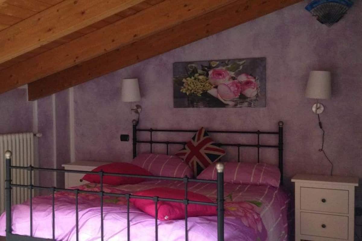 Family Room, 1 Bedroom, Ensuite | Desk, soundproofing, free WiFi, bed sheets