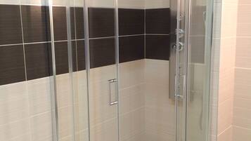 Comfort Townhome, 1 Bedroom | Bathroom | Free toiletries, towels