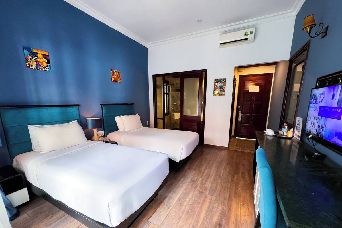 1 bedroom, in-room safe, desk, blackout curtains