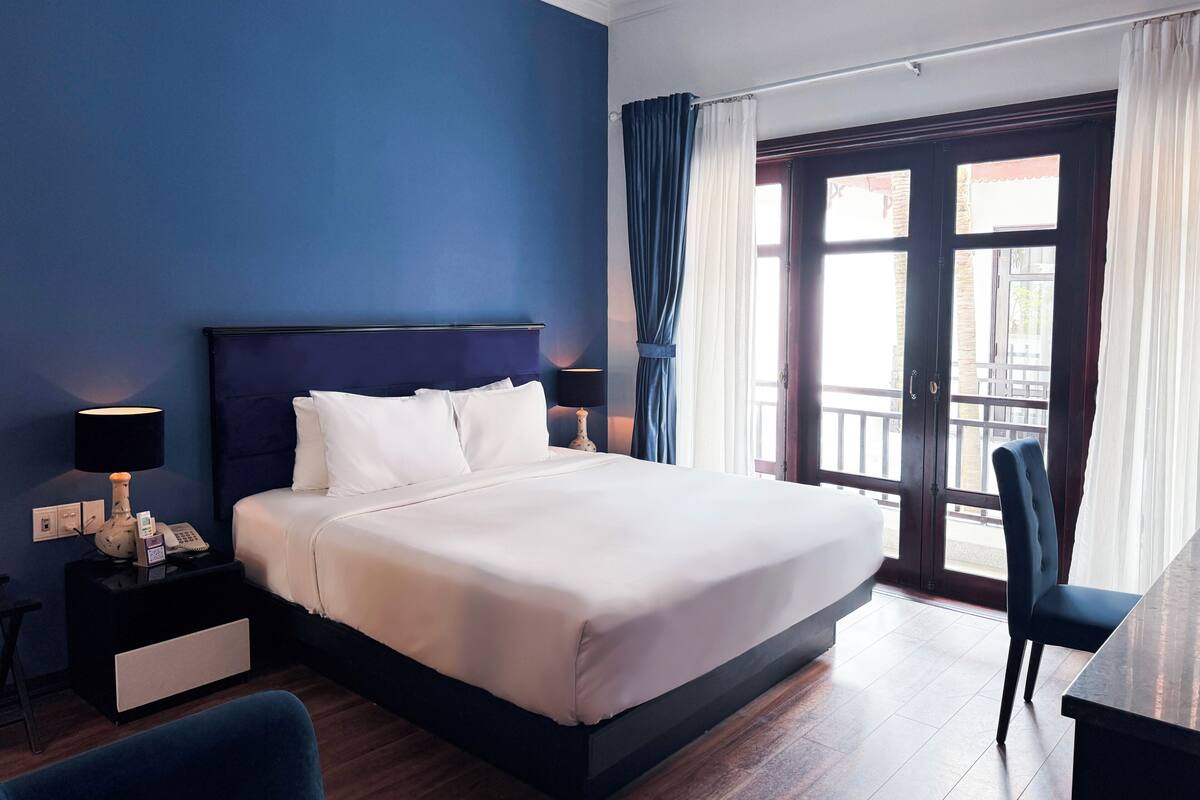 Phòng đôi Deluxe | Két bảo mật tại phòng, bàn, màn/rèm cản sáng, phòng cách âm