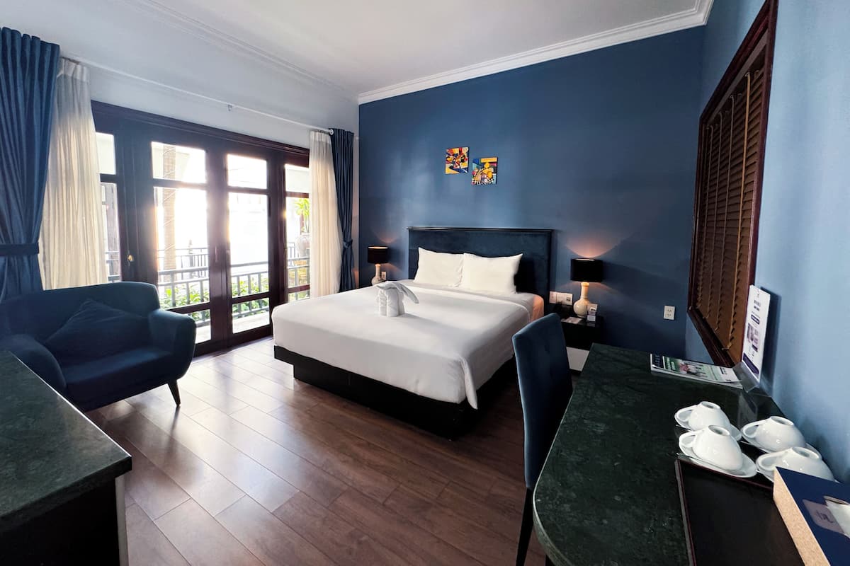 Signature Pool View | 1 bedroom, in-room safe, desk, blackout curtains