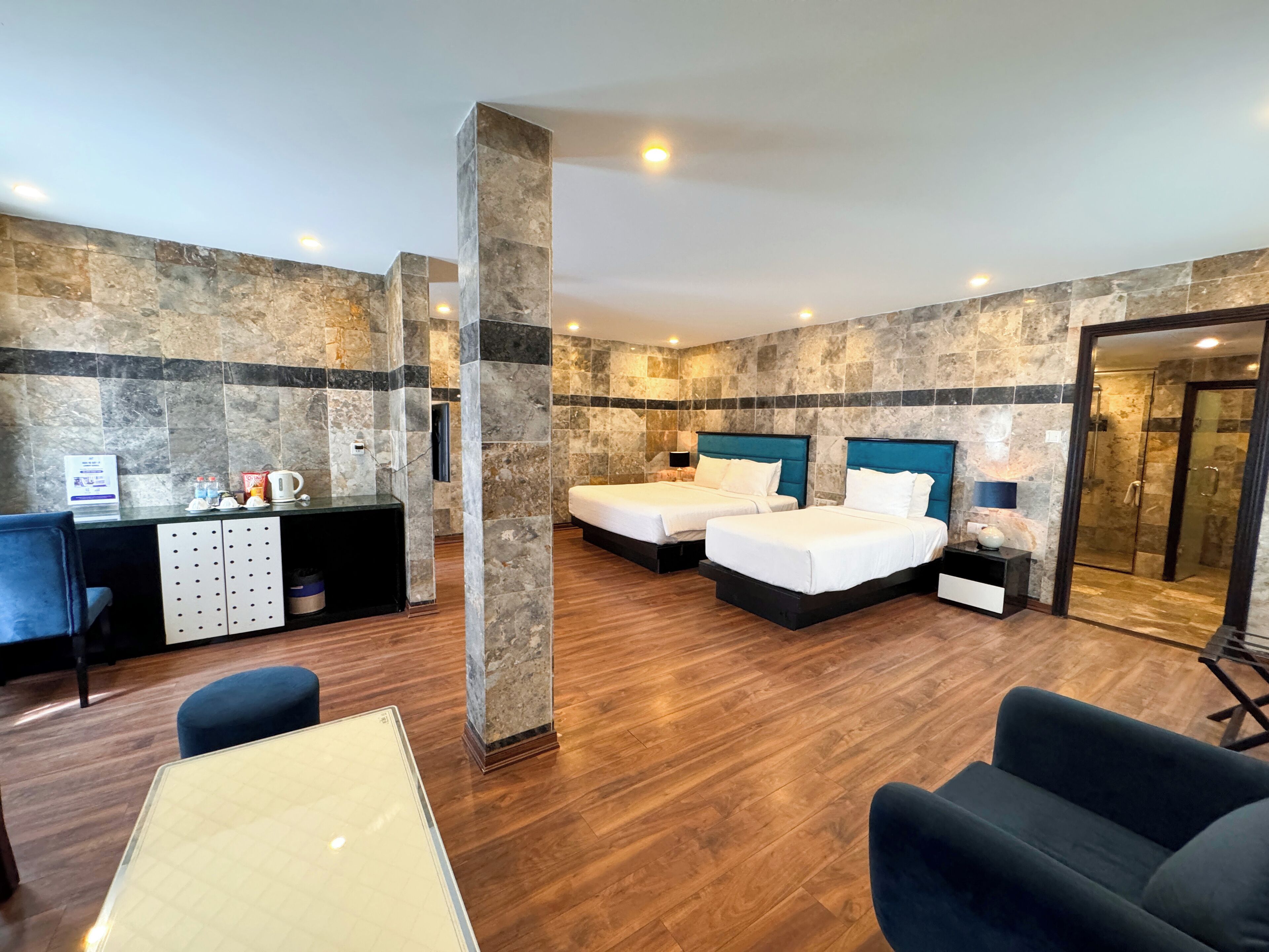 Suite Garden View | In-room safe, desk, blackout curtains, soundproofing