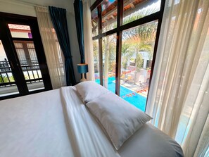 Signature Pool View