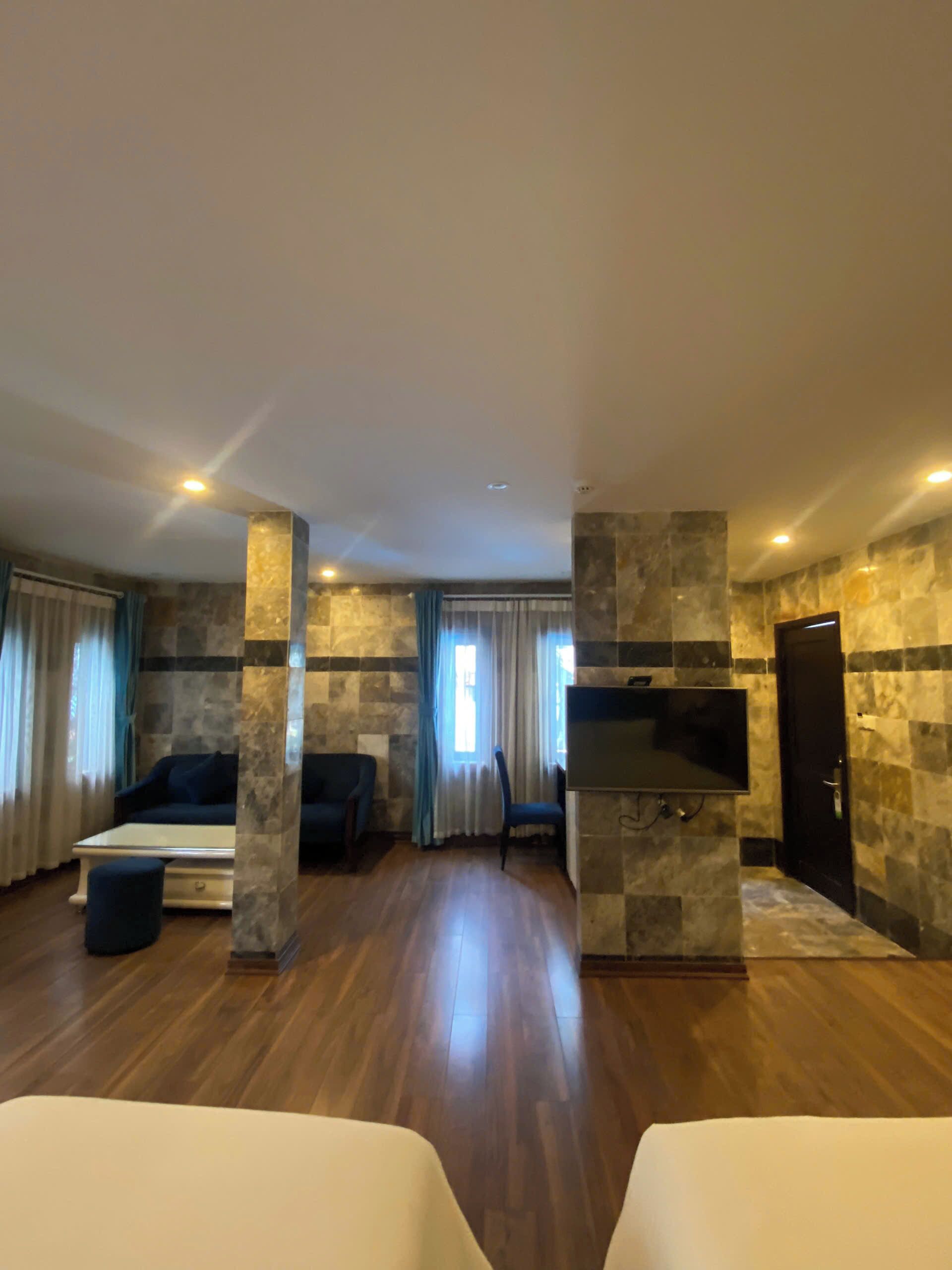 suite garden view | 1 bedroom, in-room safe, desk, blackout curtains