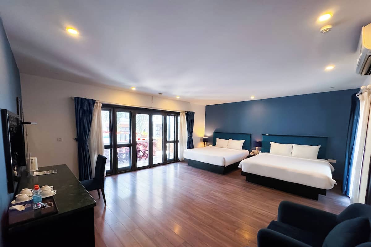 Family Room | 1 bedroom, in-room safe, desk, blackout curtains