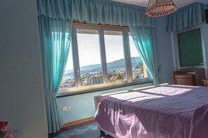 Double Room, Sea View | In-room safe, desk, blackout drapes, free WiFi - Hotel Galicia (Poio)