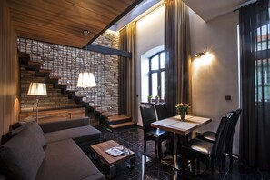 Deluxe Suite, City View