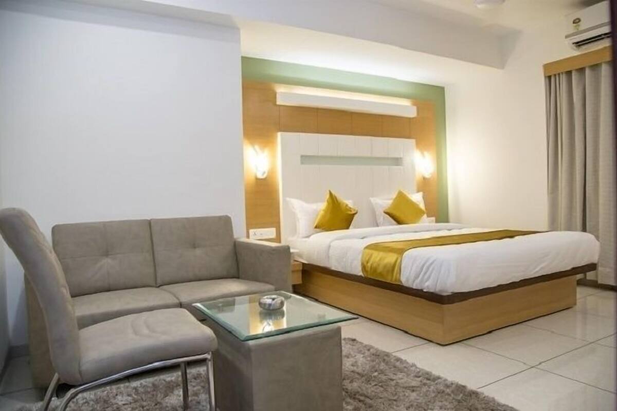 Superior Room, 1 Bedroom | Desk, soundproofing, rollaway beds, free WiFi