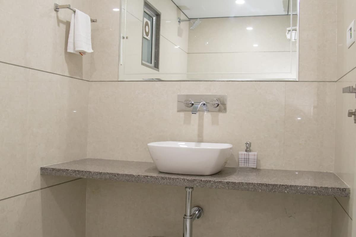 shower, free toiletries, slippers, towels