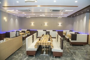 Breakfast area - Hotel Orange International (Surat)