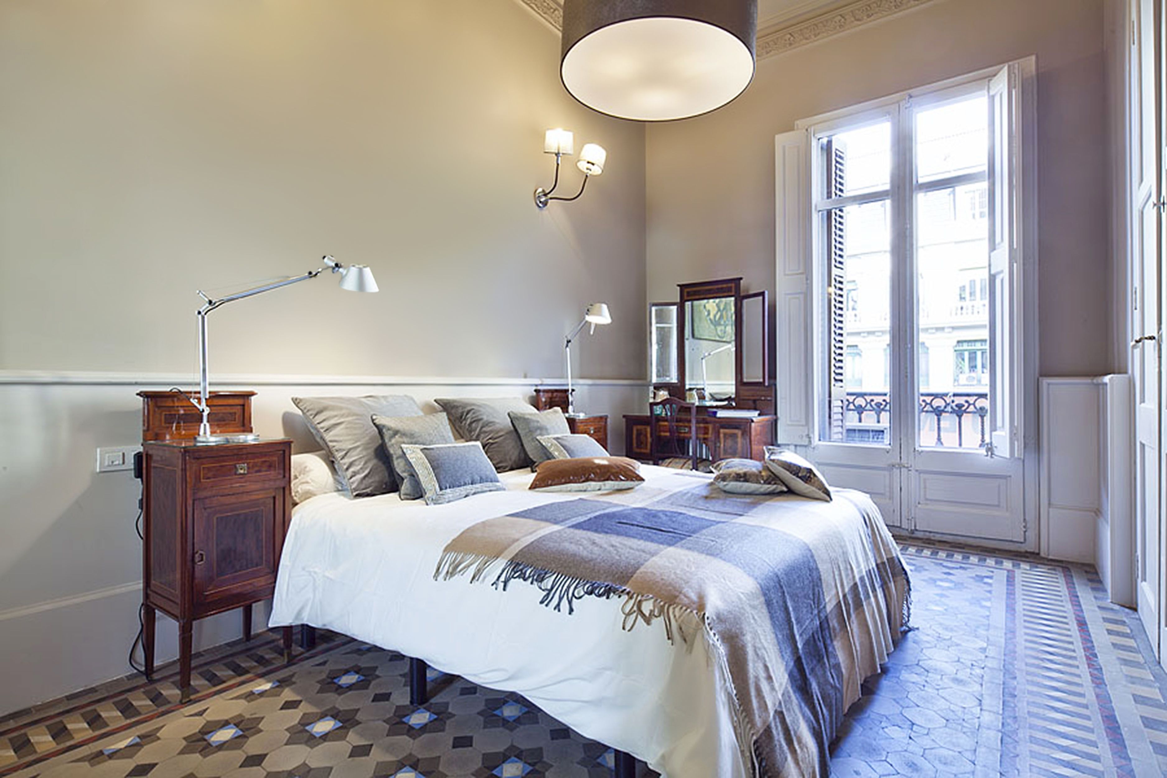 Familienapartment, 3 Schlafzimmer, Balkon | Zimmersafe, individuell eingerichtet, Bügeleisen/Bügelbrett