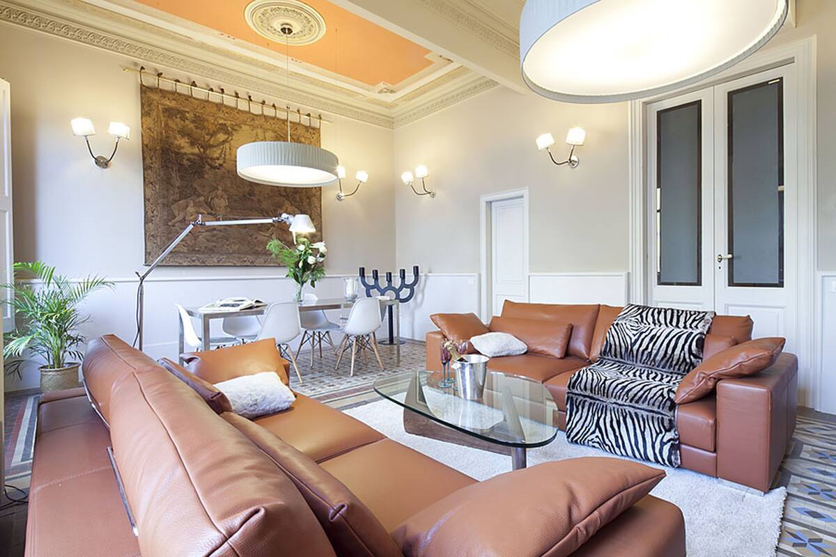 Appartement Familial, 3 chambres, balcon | Salle de séjour | Télévision à écran plat de 32 pouces avec chaînes par câble, télévision