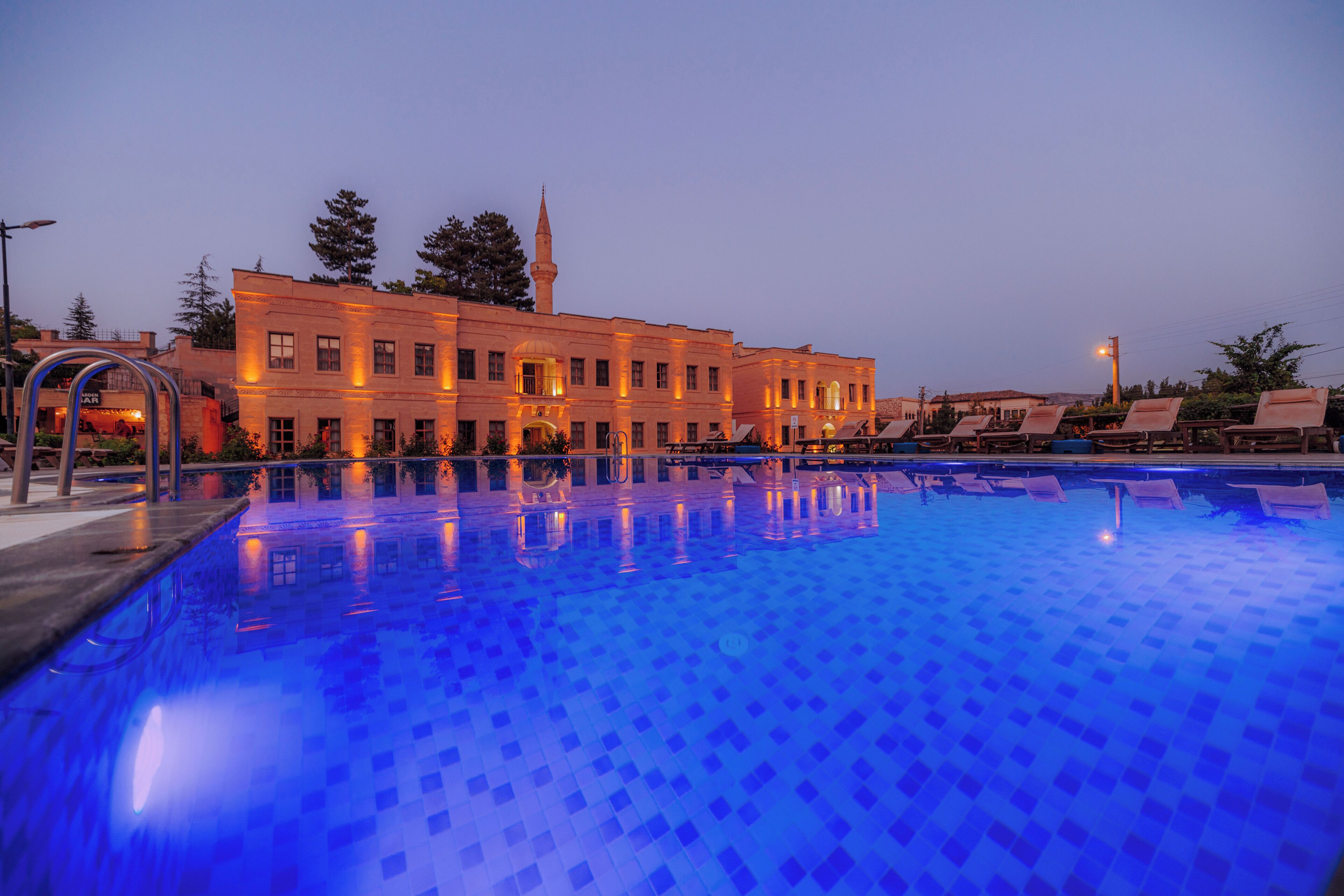 2 piscinas externas, guarda-sóis, espreguiçadeiras