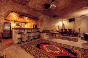Breakfast, lunch and dinner served  - Melis Cave Hotel (Ürgüp)