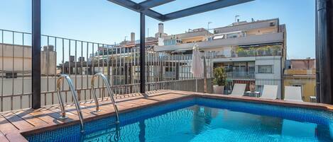 City Apartment, 3 Bedrooms, Pool Access | Balcony