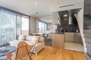 Design-Penthouse, 2 Schlafzimmer, Terrasse | Wohnbereich
