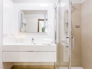 Apartment (Baltic Park Molo D206) | Bathroom shower - VacationClub - Baltic Park Molo Apartments (Swinoujscie)