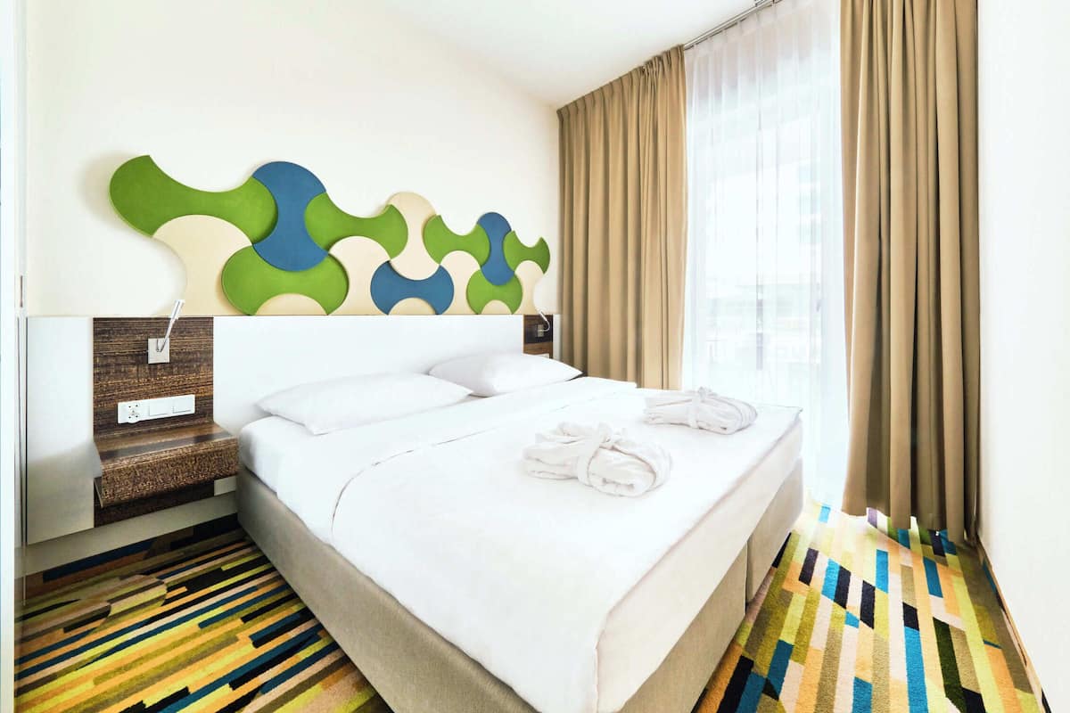 1 bedroom, premium bedding, free WiFi