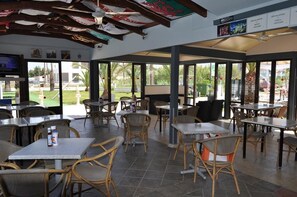 Breakfast, lunch, dinner served; Greek cuisine  - Garden Palace Hotel (Zakynthos)