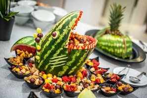 Tägliches Frühstücksbuffet gegen Gebühr