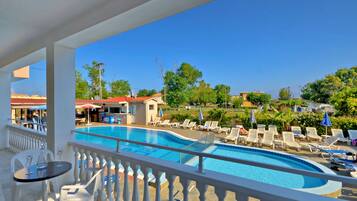 Superior-dobbeltværelse - udsigt til pool | Balkon