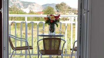 Premium-sengetøj, minibar, lydisolering, strygejern/strygebræt