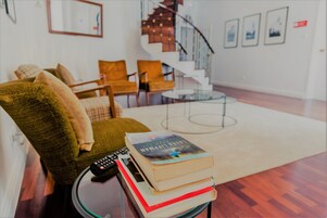 Televisión de 70 cm con canales por cable