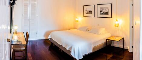 트윈룸 | 책상, 방음 설비, 다리미/다리미판, 무료 WiFi