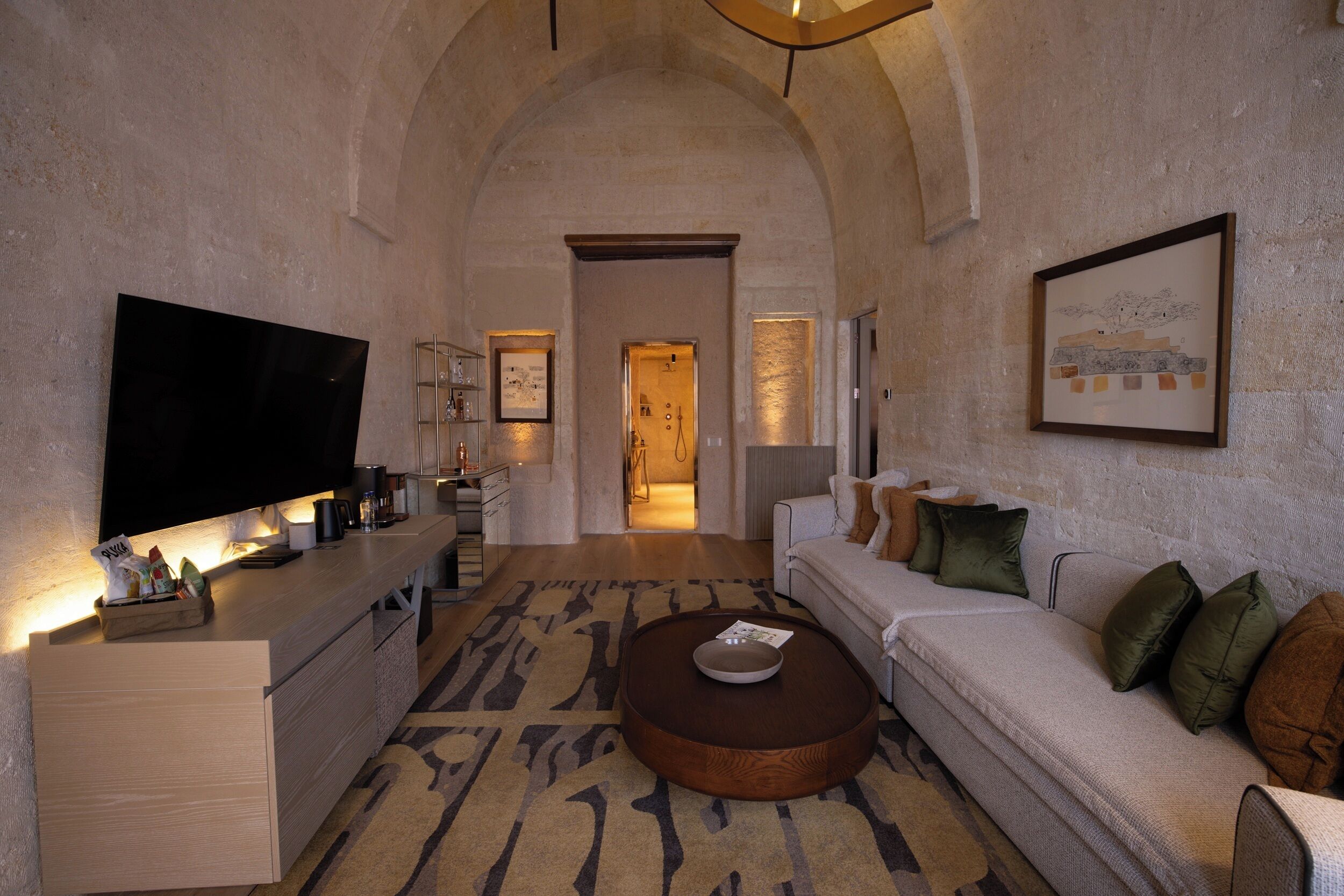 Suite – exclusive | Oppholdsområde | En 52-tommers smart-TV med digitale kanaler