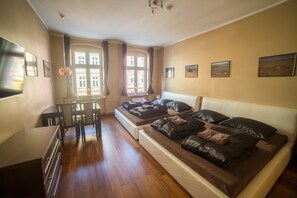 Apartament (Downtown) | Escriptori, planxa i posts de planxar, bressols i wifi gratuïta